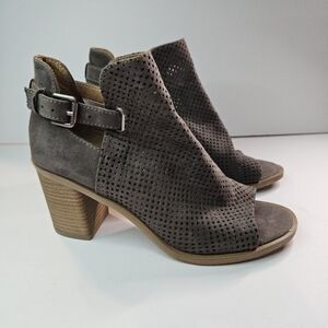 Universal Thread Gray Booties Size 7